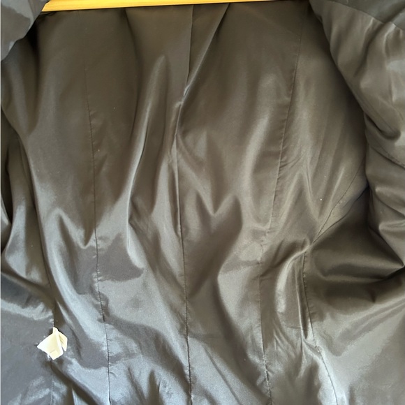 Black Blazer, with pockets, size 10. - Picture 3 of 5